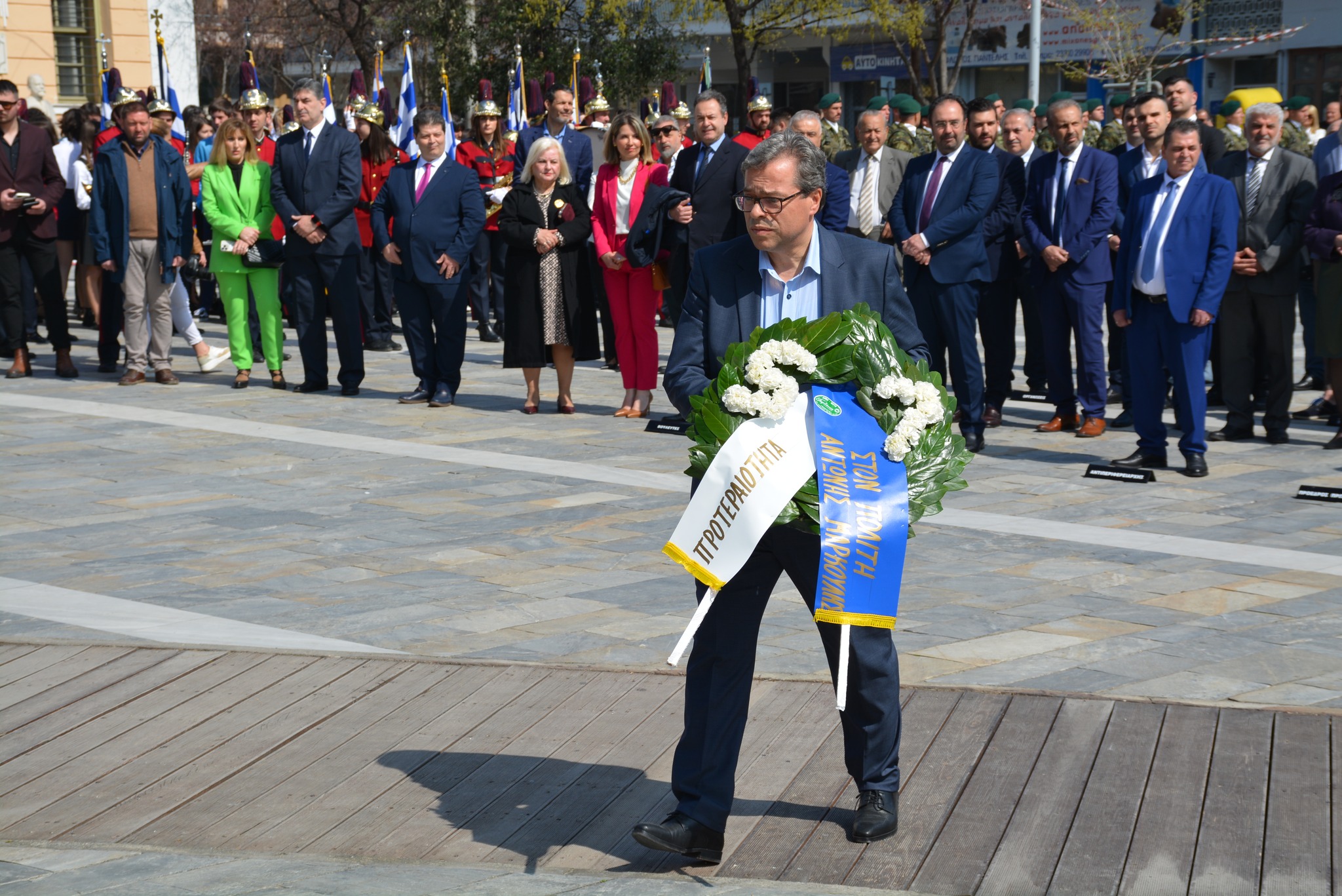 Με ιδιαίτερο τρόπο...