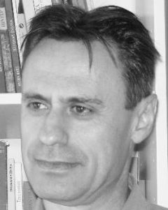 Θανάσης Αλεξίου, καθηγητής στο Τμήμα Κοινωνιολογίας στο Πανεπιστήμιο Αιγαίου: «Η πανδημία παράγεται σε μεγάλο βαθμό από τον τρόπο που λειτουργεί μία κοινωνία.»