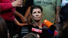 Πρώτα ο τίτλος