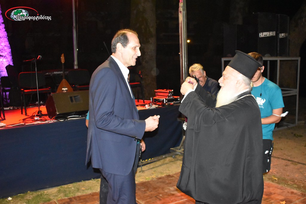 Πληθαίνουν οι βραβεύσεις του