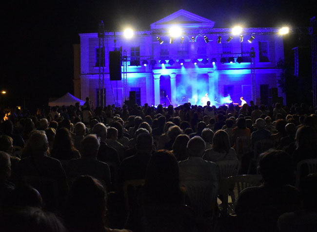 Πότε θα ...φωτιστεί πραγματικά;