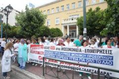 ΑΝΑΣΤΟΛΗ ΑΔΕΙΩΝ ΓΙΑ ΤΟΥΣ ΕΡΓΑΖΟΜΕΝΟΥΣ ΣΤΟ ΔΗΜΟΣΙΟ ΣΥΣΤΗΜΑ ΥΓΕΙΑΣ: Ομολογία των τεράστιων ελλείψεων και των κινδύνων από την πολιτική για τους εμβολιασμούς