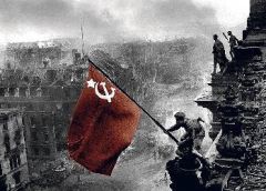 ΓΡΑΦΕΙΟ ΤΥΠΟΥ ΤΗΣ ΚΕ ΤΟΥ ΚΚΕ : 9η Μαΐου 1945: Πάντα στην καρδιά των λαών. Πάντα στο στόχαστρο των αστών