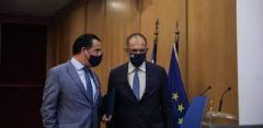 Πολίτες και επιχειρήσεις δύο ταχυτήτων εξήγγειλαν Γεραπετρίτης και Άδωνης