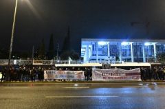 Ψέματα με πολύ κοντά ποδάρια...