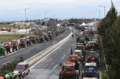 Η «σταθερότητα» που υπόσχεται η ΝΔ (και) στους αγρότες, είναι ζωή με ψίχουλα