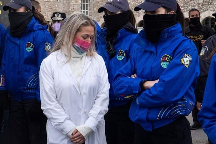 Οι…δύο στολές
