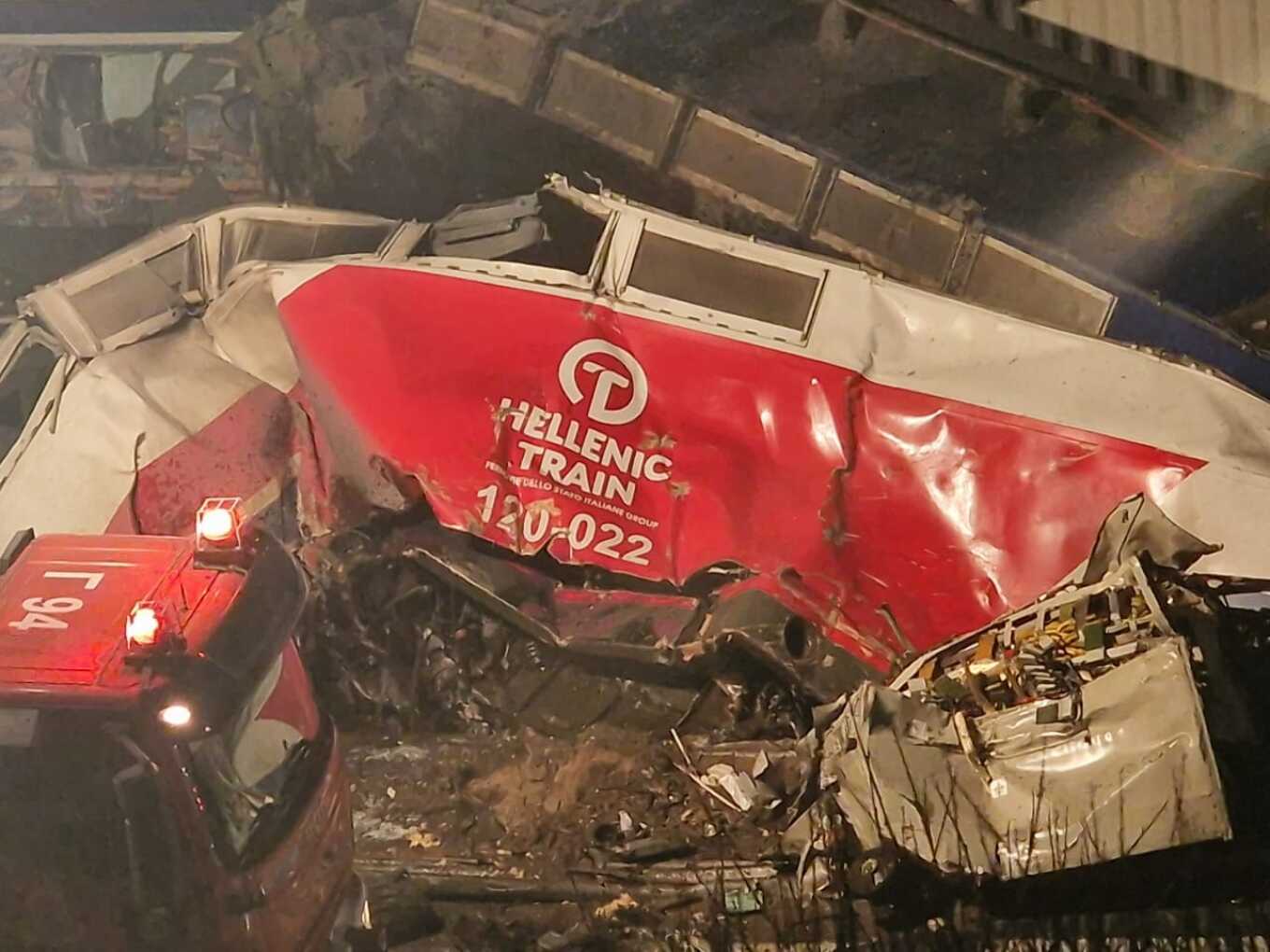 ΠΟΛΥΝΕΚΡΗ ΣΥΓΚΡΟΥΣΗ ΤΡΕΝΩΝ ΣΤΑ ΤΕΜΠΗ