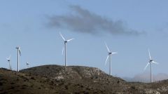 "ΚΛΙΜΑΤΙΚΟΣ ΝΟΜΟΣ": Αβαντάρει τις «πράσινες» μπίζνες και φέρνει νέα χαράτσια στον λαό