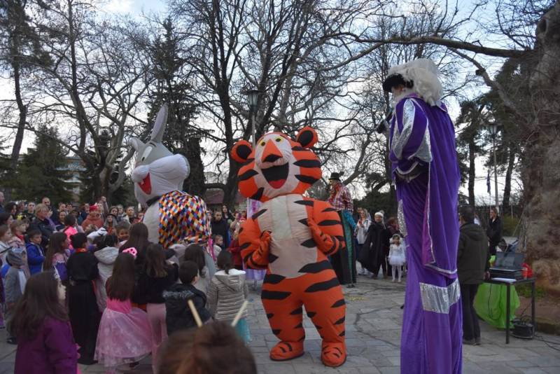 Πετυχημένο το «Καρναβάλι των χρωμάτων» στο Πλακόστρωτο του Δημοτικού Πάρκου