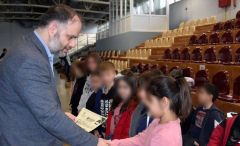 Απονομή διπλωμάτων εκμάθησης κολύμβησης σε μαθητές δημοτικών σχολείων