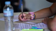 Η ΚΝΕ ΠΡΟΣ ΤΟΥΣ ΜΑΘΗΤΕΣ ΠΟΥ ΔΙΝΟΥΝ ΠΑΝΕΛΛΑΔΙΚΕΣ