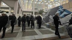  ΚΝΕ: Καταγγέλλει την πρωτοφανή εισβολή των ΜΑΤ και την βίαιη προσαγωγή δεκάδων φοιτητών στη Νομική του Δημοκρίτειου Πανεπιστημίου