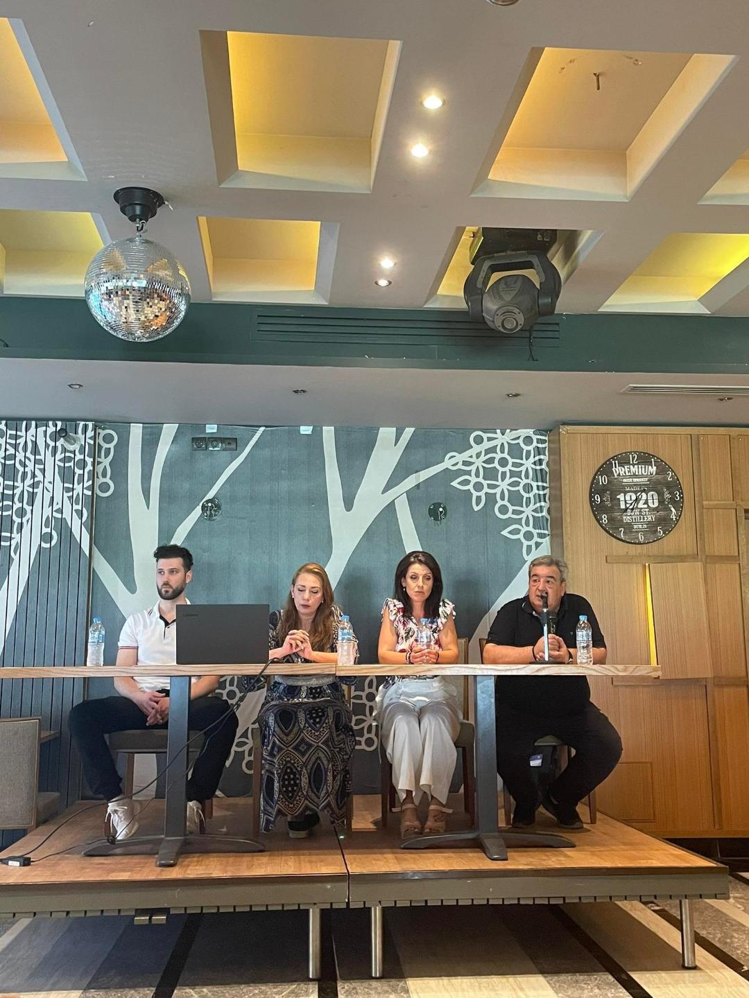 «ΕΝΩΝΟΝΤΑΣ ΤΑ ΜΟΝΟΠΑΤΙΑ ΜΑΣ ΑΠΟ ΤΟ ΕΓΩ ΣΤΟ ΕΜΕΙΣ!»