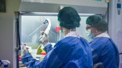 ΚΟΡΟΝΟΪΟΣ: Αύξηση του στελέχους «Έρις» στα εντοπισμένα κρούσματα