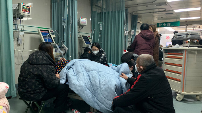 KINA , ΚΟΡΟΝΟΪΟΣ: Επίσημη εκτίμηση ότι το 80% του πληθυσμού έχει ήδη νοσήσει