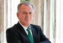  «ΠΑΝΩ ΑΠΟ 400.000 ΜΗ ΜΙΣΘΩΤΟΙ ΚΙΝΔΥΝΕΥΟΥΝ ΝΑ ΜΕΙΝΟΥΝ ΧΩΡΙΣ ΠΕΡΙΘΑΛΨΗ. ΥΠΟΓΡΑΦΗ: ΚΥΒΕΡΝΗΣΗ Ν.Δ.»