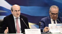 Κόβει τα ψίχουλα του market pass για να δώσει τα ψίχουλα της ενίσχυσης των πλημμυροπαθών