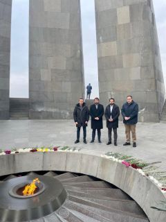 Ο Τάσος Μπαρτζώκας στο μνημείο Γενοκτονίας των Αρμενίων