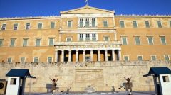 ΝΟΜΟΣΧΕΔΙΟ ΓΙΑ ΤΗΝ ΨΗΦΟ ΤΩΝ ΑΠΟΔΗΜΩΝ: «Ιστορική συναίνεση» στα επικίνδυνα παιχνίδια στις πλάτες των ομογενών