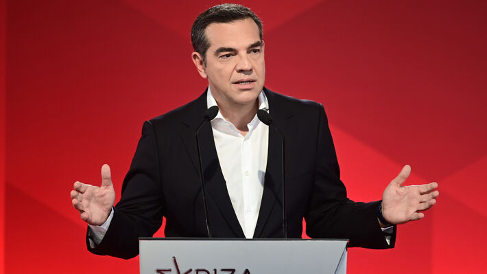 ΑΛΕΞΗΣ ΤΣΙΠΡΑΣ: «Αντιπολίτευση» στα όρια των «ματωμένων» πλεονασμάτων