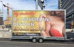 Ε Π Ω Ν Υ Μ Ω Σ : «sugar daddies»