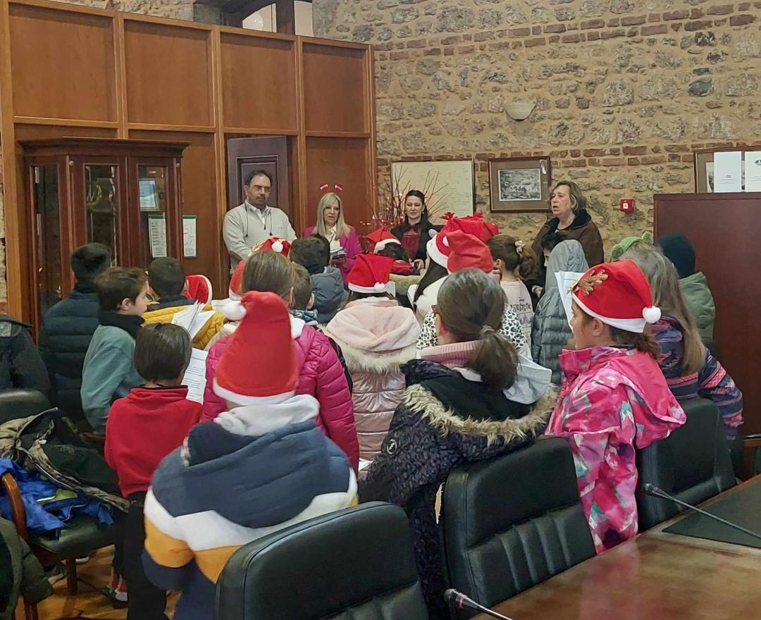 Κάλαντα Χριστουγέννων άκουσε ο Δήμαρχος Βέροιας