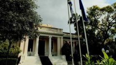 Συνεχίζεται ο θόρυβος για τις σχέσεις με επιχειρηματικά συμφέροντα