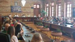 Με τι εργασιακές σχέσεις;