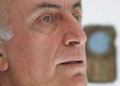 Ηλίας Τσέχος, Ποιητής:  “Η μεγάλη ανάγκη της ποίησης είναι να πληθύνει το ένα, τον έναν, να στρώνει άστρωτα, να διανέμει ισότιμα πνευματικά και υλικά πλούτη...”