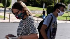 ΚΥΒΕΡΝΗΣΗ ΝΔ: Αυξάνει τον ΦΠΑ σε μάσκες, αντισηπτικά και γάντια, εν μέσω ακρίβειας και αύξησης κρουσμάτων