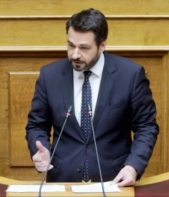 O Τάσος Μπαρτζώκας φέρνει στη Βουλή την ανάγκη να ενταχθούν οι διασώστες ασθενοφόρων ΕΚΑΒ στα επαγγέλματα υγείας