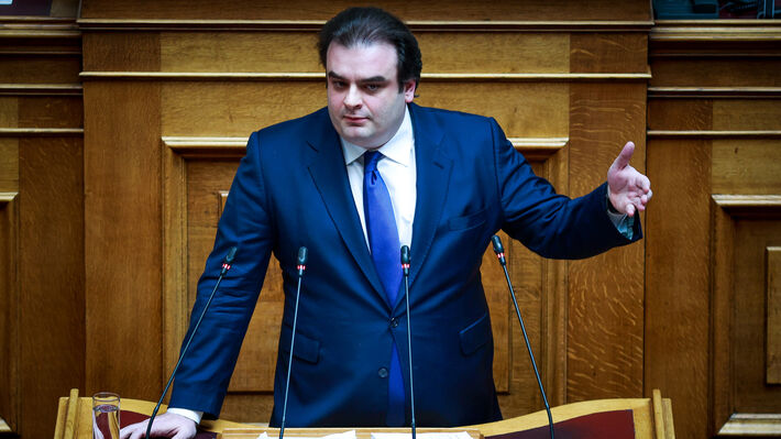 ΥΠΟΥΡΓΟΣ ΠΑΙΔΕΙΑΣ: Γλαφυρά περιέγραψε το μέλλον των νέων να κυνηγούν αέναα προσόντα και πιστοποιήσεις