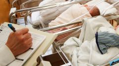 ΟΜΟΣΠΟΝΔΙΑ ΓΥΝΑΙΚΩΝ ΕΛΛΑΔΑΣ: Η εμπορευματοποίηση της μητρότητας και της υγείας γεννάει τα εγκληματικά κυκλώματα