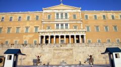 Μετά την επαναλειτουργία της Βουλής θα φέρει για ψήφιση στην Ολομέλεια το νομοσχέδιο για τις Επικουρικές