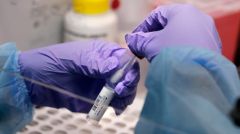 Πλαφόν 47 ευρώ στα μοριακά τεστ αντί για δωρεάν διάθεση