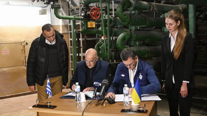 Μηνύματα και «συμβολισμοί» από το ΝΑΤΟϊκό καταφύγιο...