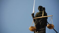 Η Πολιτεία των αφεντάδων, το Δίκιο των αδικητάδων...