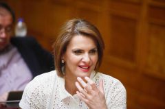 Eξ οικείων τα βέλη…