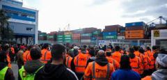 ΕΡΓΑΤΙΚΟ ΚΕΝΤΡΟ ΝΑΟΥΣΑΣ: Οι εργάτες της COSCO δείχνουν το δρόμο! Έχουν την αμέριστη στήριξή μας!