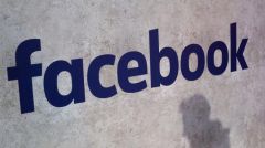 Εντείνονται οι πιέσεις στο Facebook