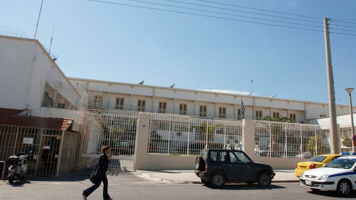 Επείγουσα πειθαρχική προκαταρκτική εξέταση για τις φωτογραφίες με χριστουγεννιάτικο "τσιμπούσι" κρατουμένων