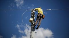 ΥΠΟΥΡΓΕΙΟ ΕΡΓΑΣΙΑΣ: Περιορίζεται σε «αυστηρές συστάσεις» για την προστασία των εργαζομένων από τον καύσωνα
