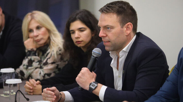 «Δεν θα χωρίσουμε τους Έλληνες ταξικά»