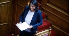 Νέα απόπειρα της Κεραμέως να μπλοκάρει την απεργία των εκπαιδευτικών