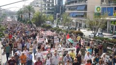 Μάστορες στο «θάψιμο»...