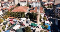 Κοροϊδεύει ασύστολα για την πανάκριβη λαϊκή στέγη