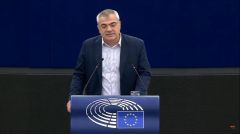 ΚΩΣΤΑΣ ΠΑΠΑΔΑΚΗΣ: Εικονική πραγματικότητα από τον πρωθυπουργό. Κλιμάκωση του αγώνα ενάντια στην πολιτική ΕΕ/ κυβερνήσεων 