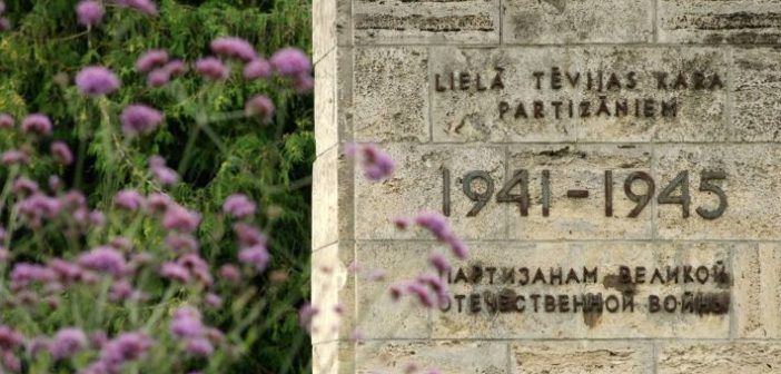 Λετονία: Εργάτες οικοδόμοι αρνούνται να ξηλώσουν μνημείο του Κόκκινου Στρατού