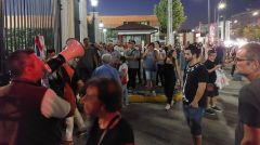 Στα πράσα πιάσανε οι διαδηλωτές τους ΝΑΤΟϊκούς στο λιμάνι